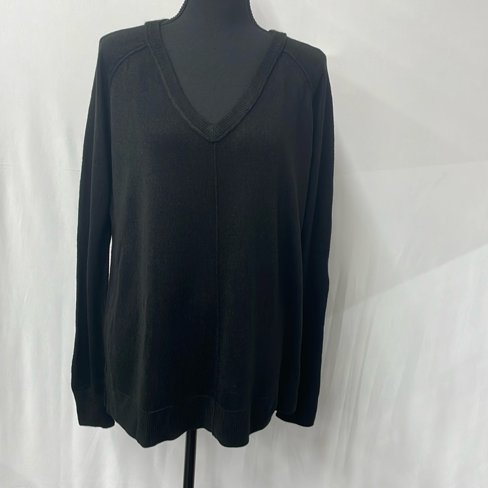 Sweet Romeo pullover v-neck sweater in black, size Large.